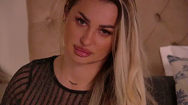 Denisse Perry online show from February 25, 2026, 11:03 pm