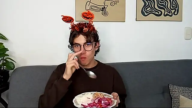 Norehg online show from October 17, 2025, 11:29 pm