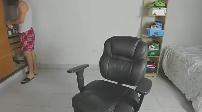 imtonny19 online show from February 17, 2025, 12:32 am