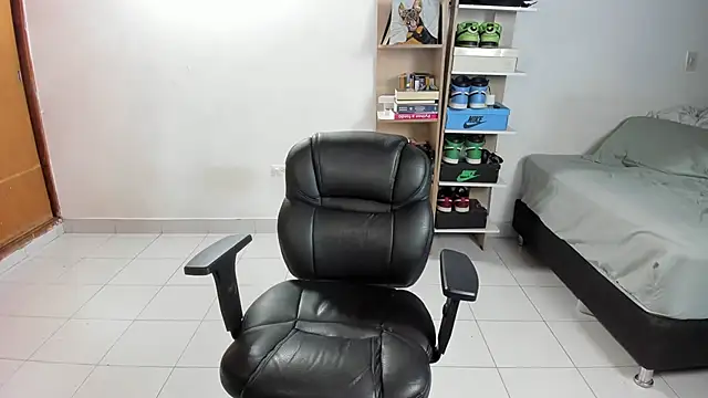 imtonny19 online show from October 16, 2025, 12:55 am