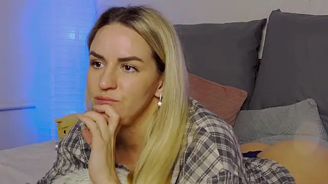 SofiJames online show from December 19, 2024, 9:40 am