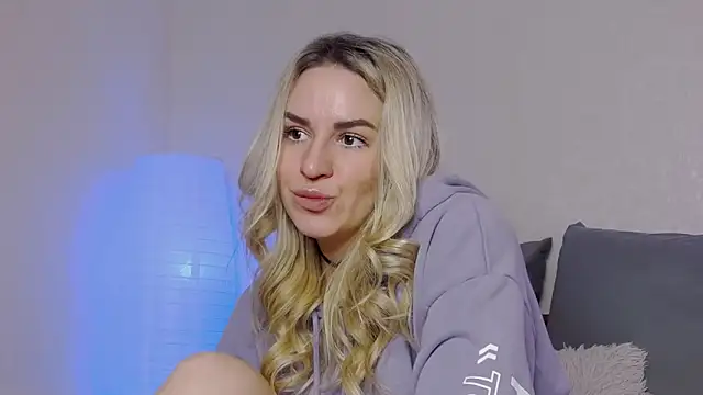 SofiJames online show from December 22, 2024, 7:44 am