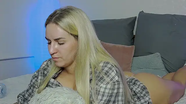 SofiJames online show from January 5, 2025, 9:37 am