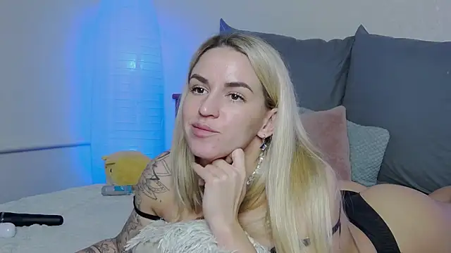 SofiJames online show from January 25, 2025, 9:04 am