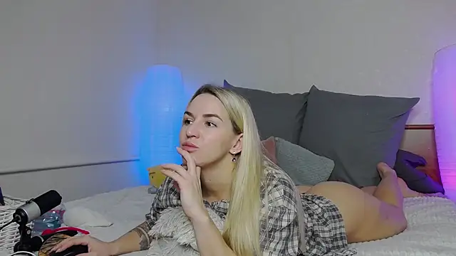 SofiJames online show from February 1, 2025, 6:32 am