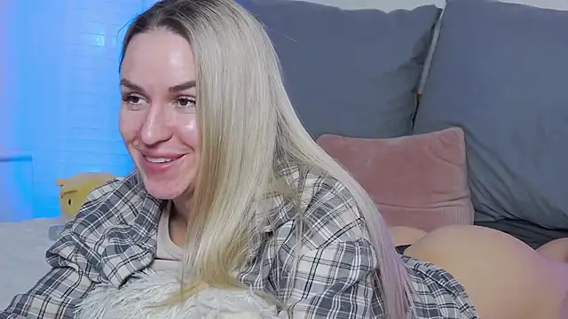 SofiJames online show from March 4, 2025, 10:24 am