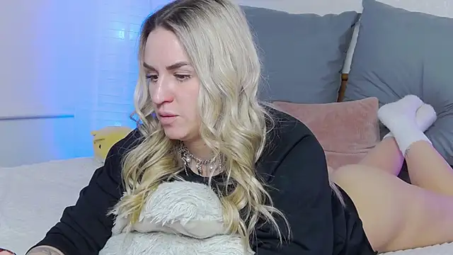 SofiJames online show from March 6, 2025, 10:20 am