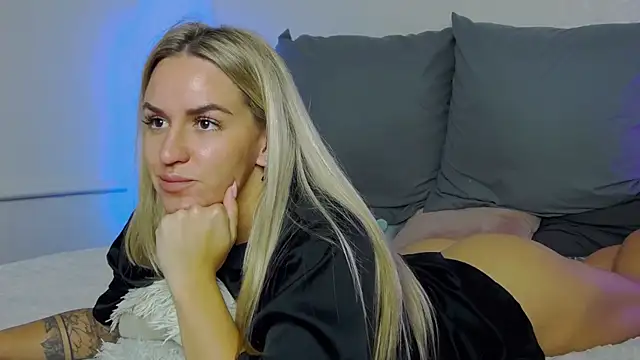 SofiJames online show from September 28, 2025, 7:47 am