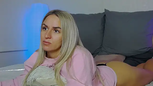 SofiJames online show from October 1, 2025, 7:03 am