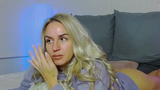 SofiJames online show from October 7, 2025, 6:54 am