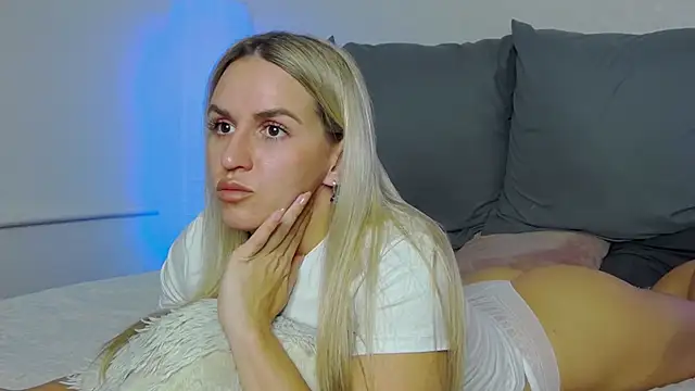 SofiJames online show from October 19, 2025, 7:09 am