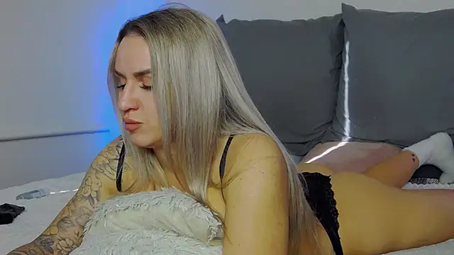 SofiJames online show from November 4, 2025, 6:45 am