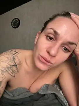 SofiJames online show from November 11, 2025, 7:25 pm