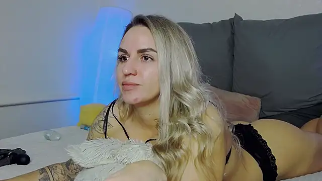 SofiJames online show from November 20, 2025, 6:57 am