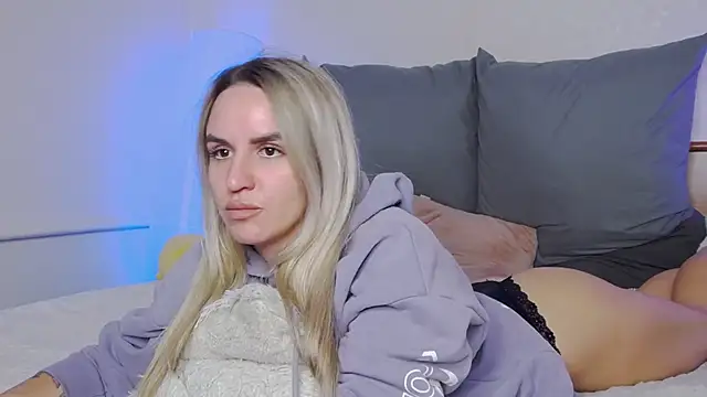 SofiJames online show from November 25, 2025, 6:24 am