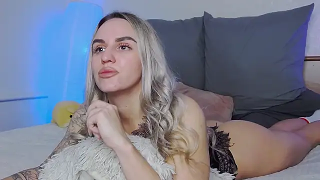 SofiJames online show from December 2, 2025, 6:41 am