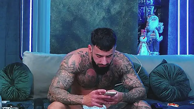 masterkingofmusclee online show from December 5, 2024, 3:06 pm