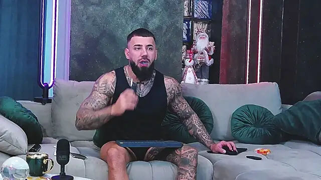 masterkingofmusclee online show from December 31, 2024, 10:04 am