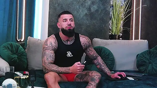 masterkingofmusclee online show from January 28, 2025, 12:32 pm