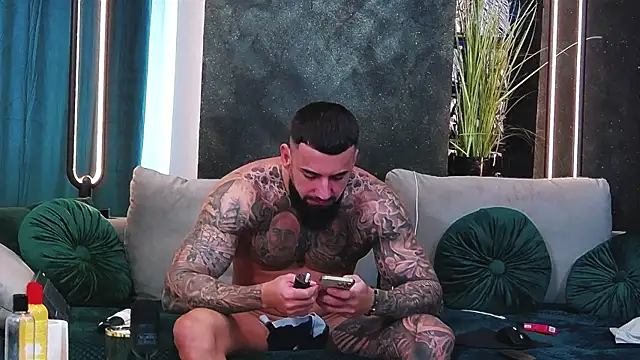 masterkingofmusclee online show from February 5, 2025, 10:08 am