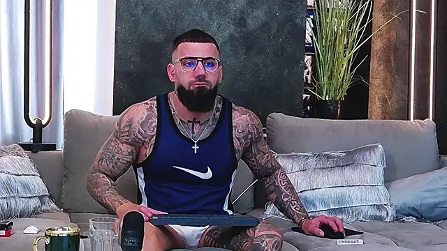 masterkingofmusclee online show from March 18, 2025, 8:36 am