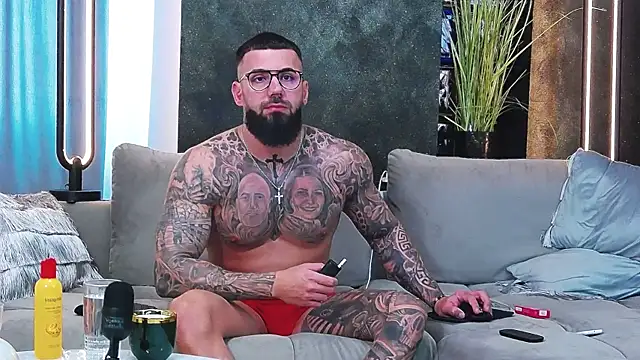 masterkingofmusclee online show from March 19, 2025, 1:07 pm