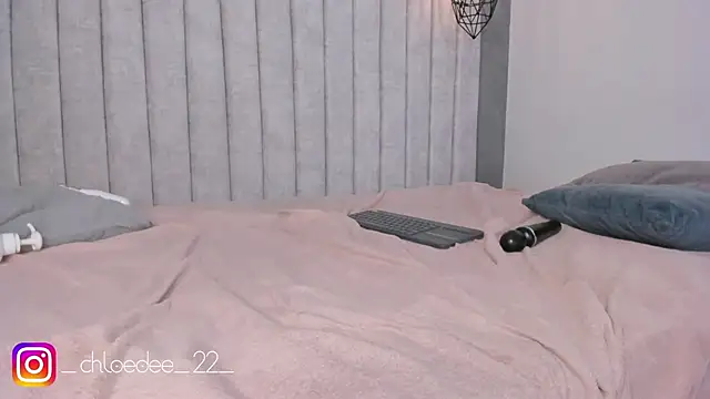 chloe d online show from February 2, 2025, 5:59 pm