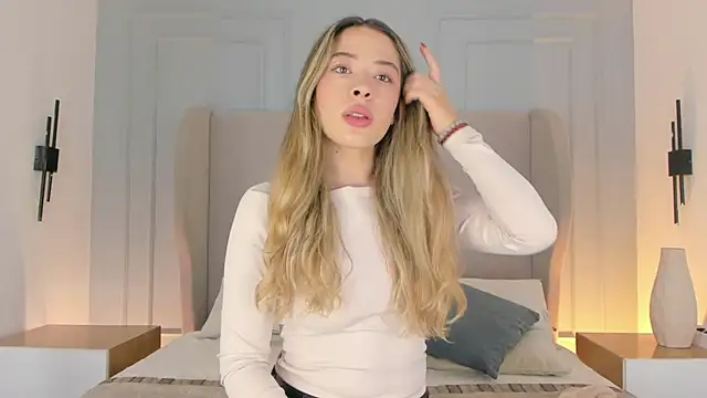 chloe d online show from April 19, 2026, 2:49 pm