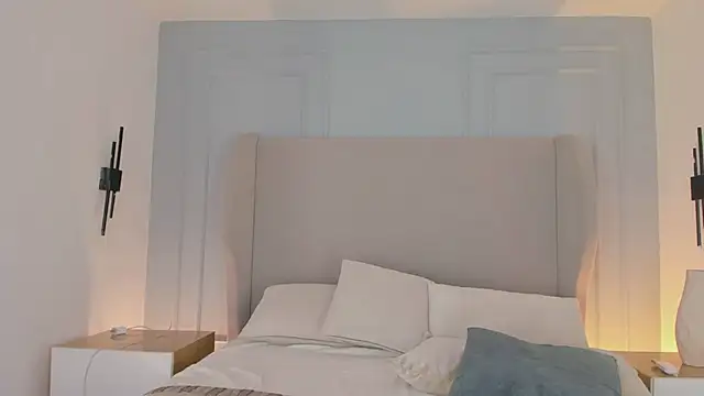 chloe d online show from April 20, 2026, 1:47 pm