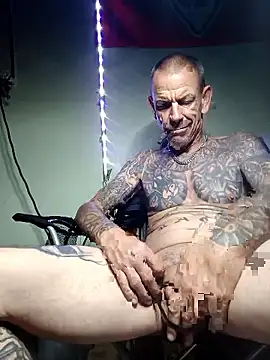 deepstroker42071 online show from October 13, 2025, 6:13 am