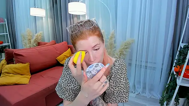 Mira  Blush online show from January 28, 2025, 1:49 pm