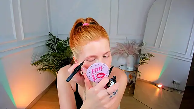 Mira  Blush online show from November 30, 2025, 8:46 pm