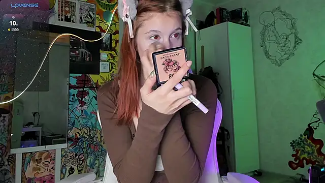 Snapshot of Sunny_Mouse_ chatting on December 13, 2024, 5:00 pm Sunny Mouse online show from December 13, 2024, 5:00 pm