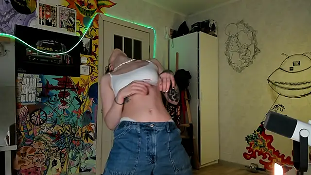 Snapshot of Sunny_Mouse_ chatting on January 7, 2025, 3:23 pm Sunny Mouse online show from January 7, 2025, 3:23 pm