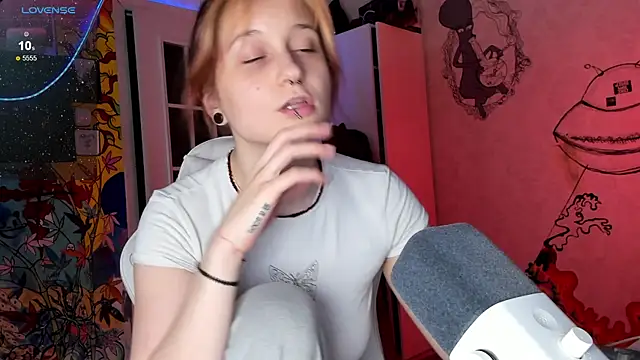 Snapshot of Sunny_Mouse_ chatting on February 12, 2025, 3:27 pm Sunny Mouse online show from February 12, 2025, 3:27 pm