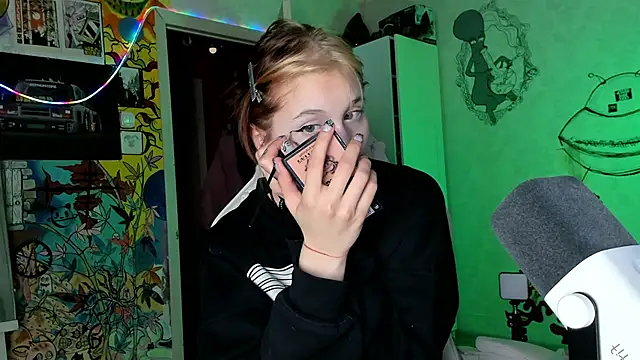 Snapshot of Sunny_Mouse_ chatting on February 18, 2025, 4:26 pm Sunny Mouse online show from February 18, 2025, 4:26 pm