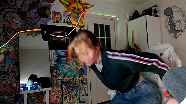 Snapshot of Sunny_Mouse_ chatting on March 13, 2025, 7:28 pm Sunny Mouse online show from March 13, 2025, 7:28 pm