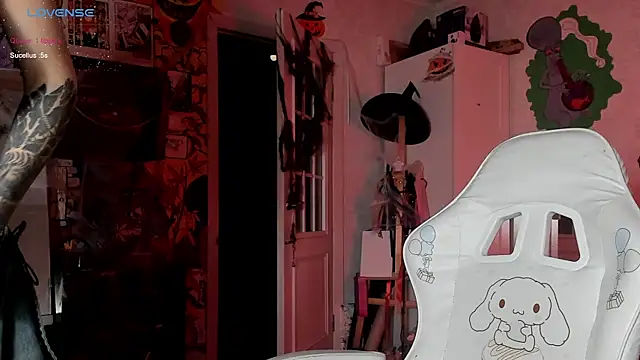 Snapshot of Sunny_Mouse_ chatting on October 27, 2025, 5:50 pm Sunny Mouse online show from October 27, 2025, 5:50 pm