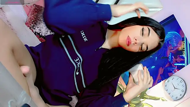 Hannahsmit online show from December 29, 2024, 5:21 am