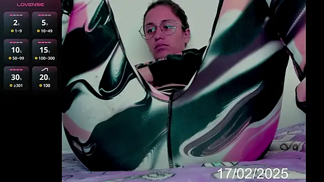 lady hana28 online show from February 17, 2025, 2:37 pm