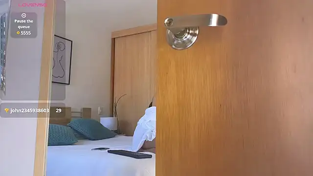 sweet sophia90s online show from January 21, 2025, 3:21 pm