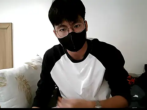 Gwencloudy online show from October 21, 2025, 7:09 am