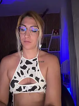 sofiah  online show from April 18, 2026, 8:09 pm