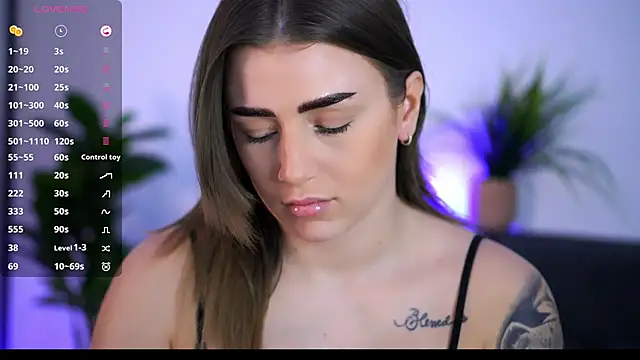 Snapshot of AishaCarter chatting on October 11, 2025, 5:33 pm AishaCarter online show from October 11, 2025, 5:33 pm