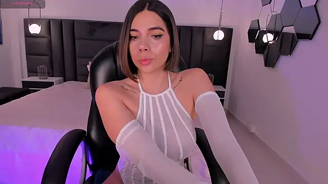 AmyWalker  online show from February 1, 2025, 1:09 pm