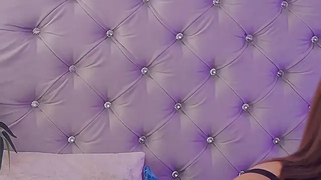 MeIisaLove online show from September 17, 2025, 8:21 pm