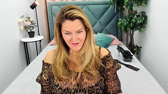 Adele Russo online show from September 14, 2025, 4:17 pm