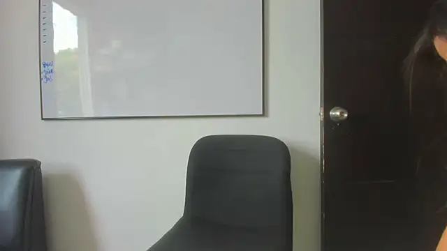 squirttati33 online show from October 27, 2025, 4:44 pm