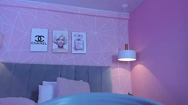 dolly zoe online show from February 17, 2025, 4:20 am