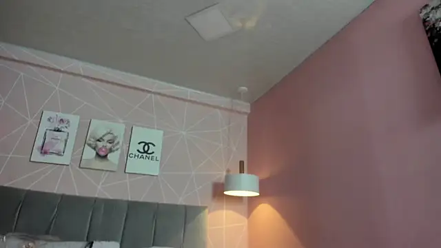 dolly zoe online show from October 10, 2025, 4:33 am